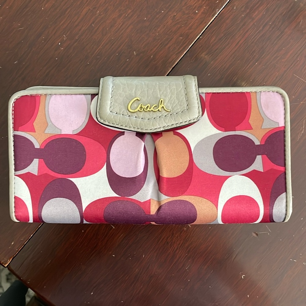 COACH Signature Cream/Grey/Cranberry snap Wallet